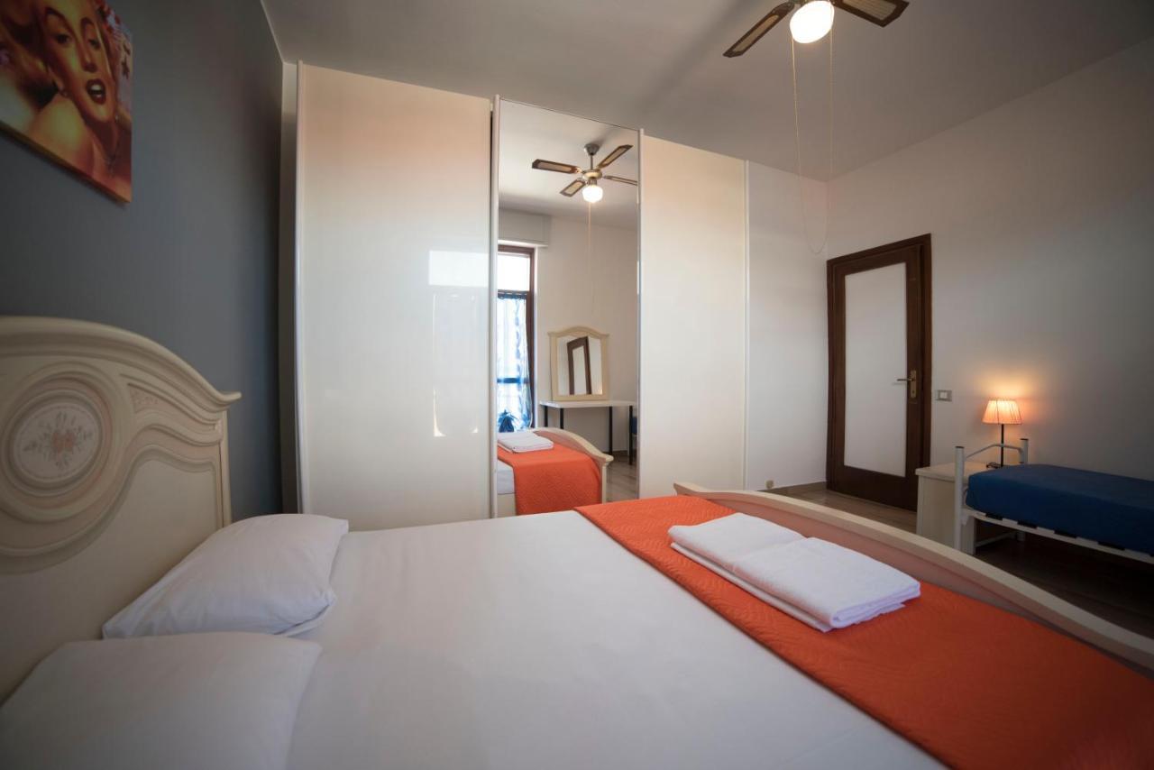 Hotel Alex E Angie Bergamo Esterno foto A bedroom at the hotel