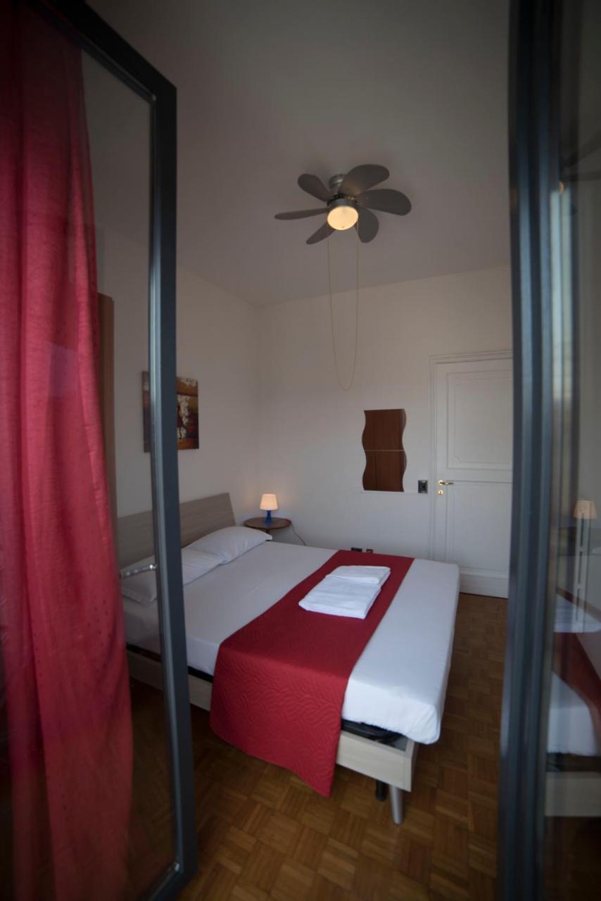 Hotel Alex E Angie Bergamo Esterno foto A bedroom at the hotel