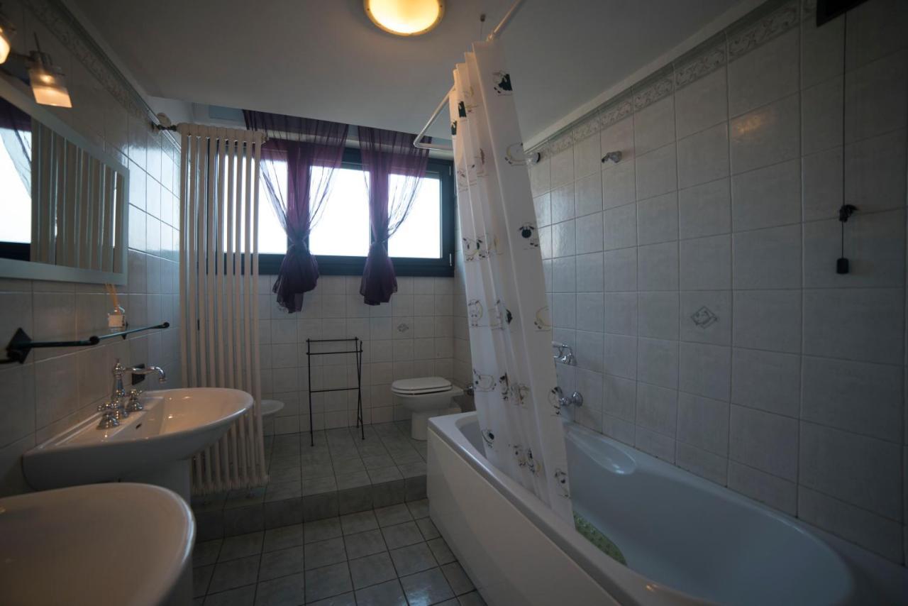 Hotel Alex E Angie Bergamo Esterno foto Bathroom