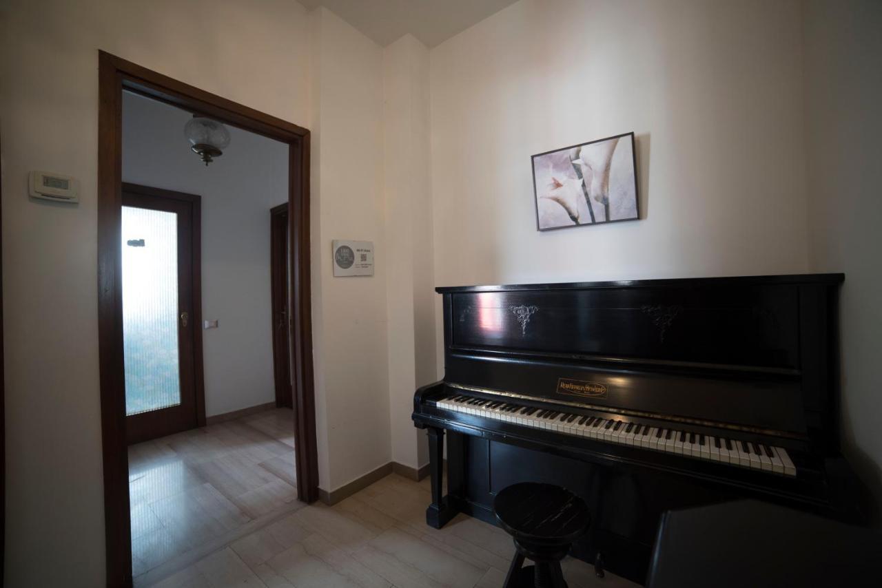 Hotel Alex E Angie Bergamo Esterno foto The piano in the house of the composer